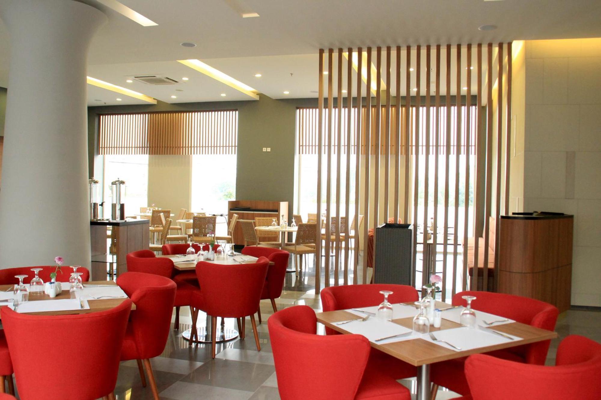 Kyriad Hotel Airport Jakarta Tangerang Zewnętrze zdjęcie