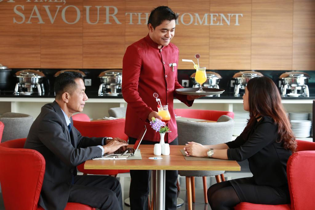 Kyriad Hotel Airport Jakarta Tangerang Zewnętrze zdjęcie