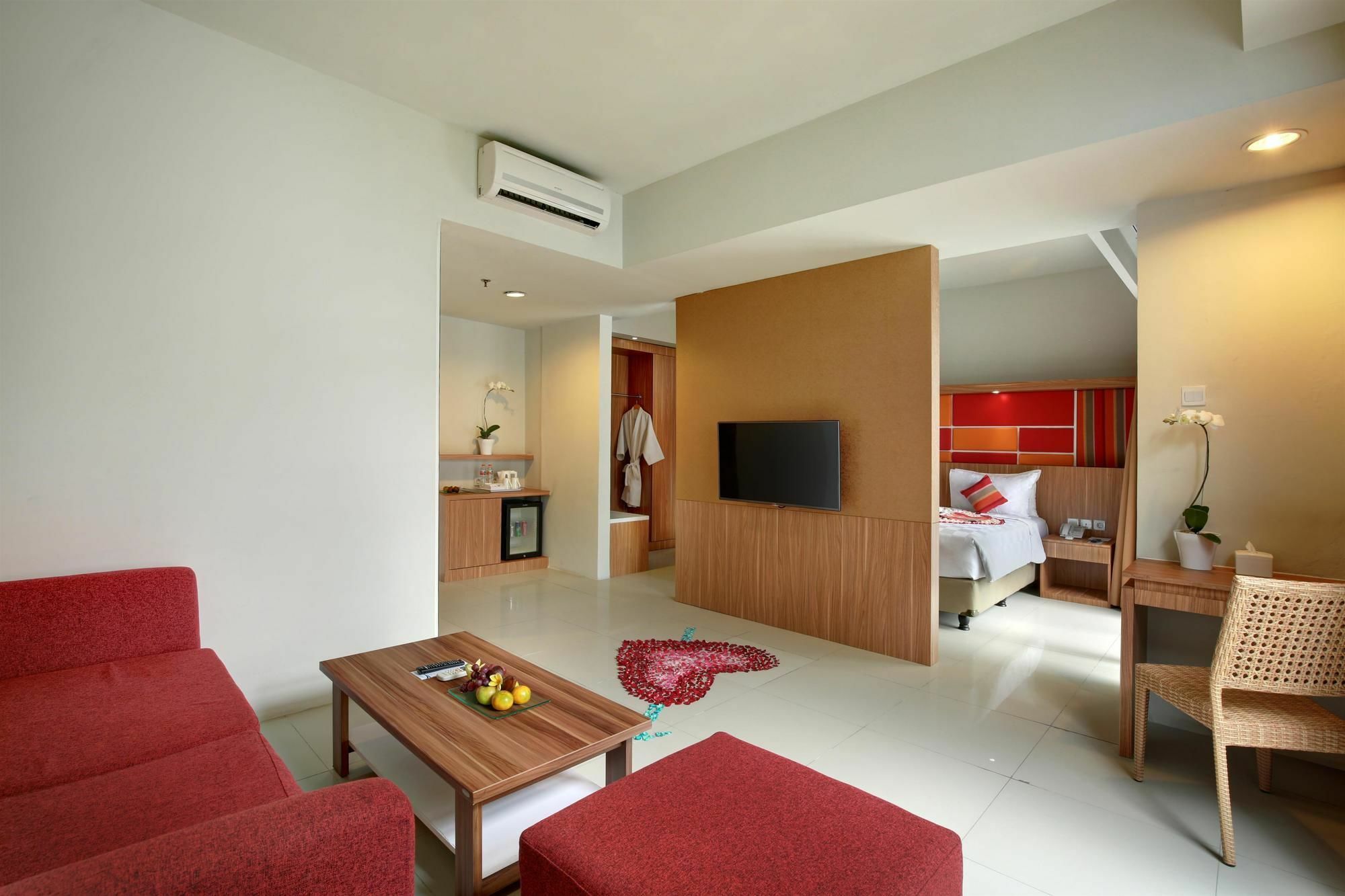 Kyriad Hotel Airport Jakarta Tangerang Zewnętrze zdjęcie