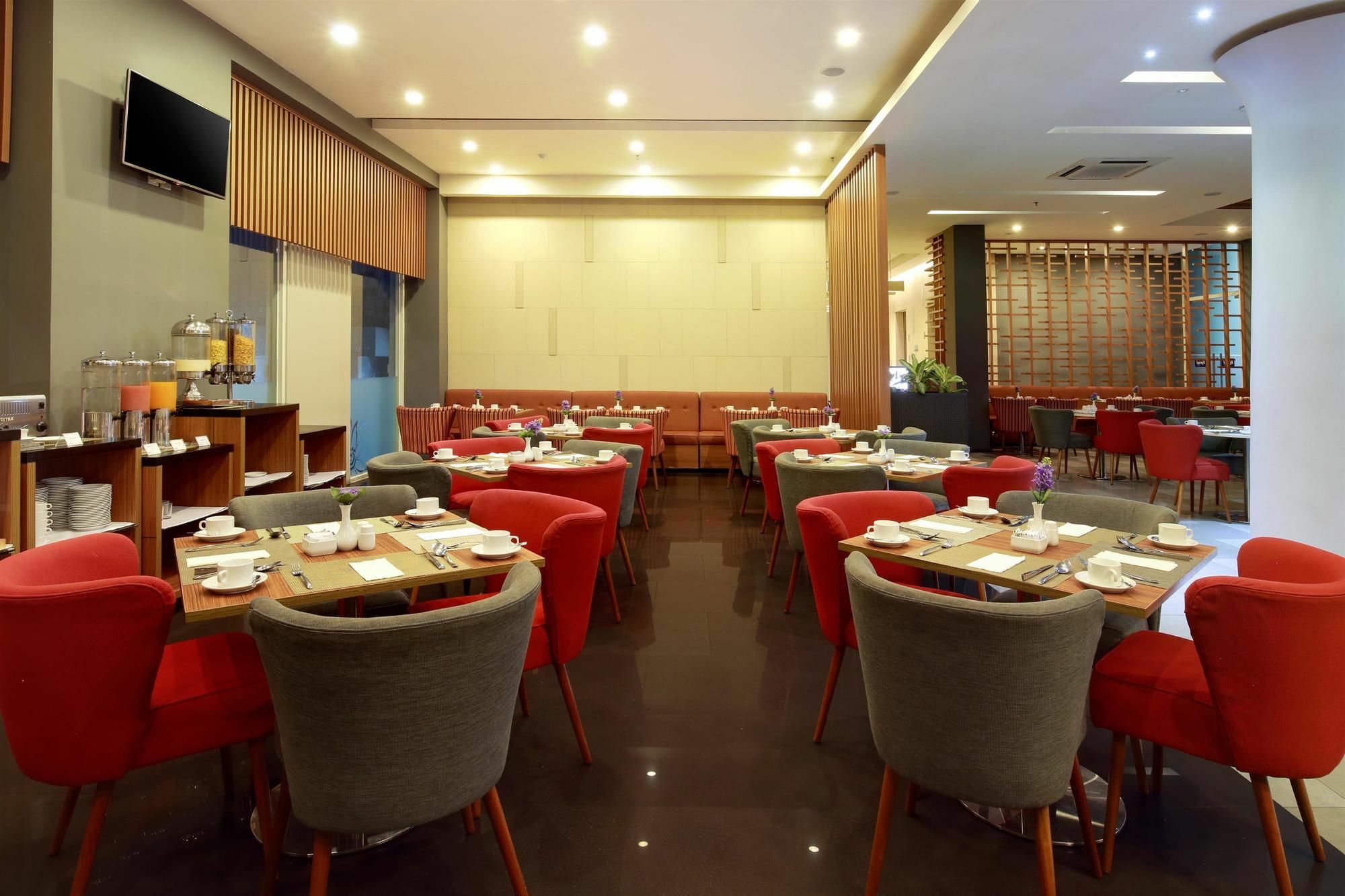 Kyriad Hotel Airport Jakarta Tangerang Zewnętrze zdjęcie