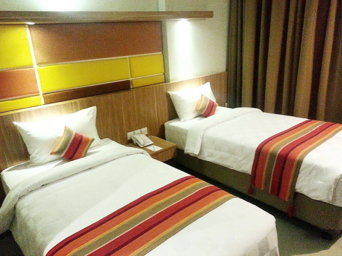 Kyriad Hotel Airport Jakarta Tangerang Zewnętrze zdjęcie